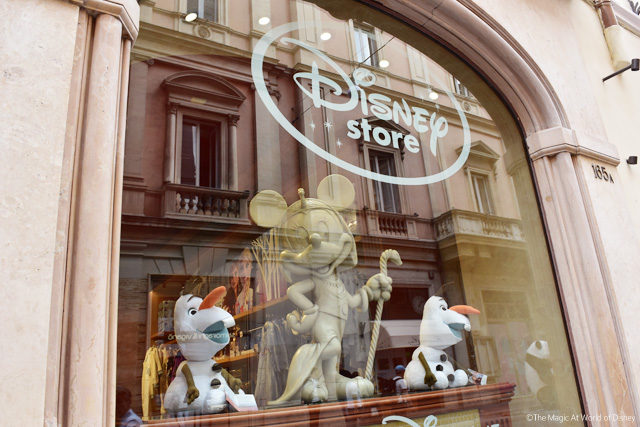 イタリア 限定グッズあり ディズニーストアはイタリア観光の新定番 ワールド オブ ディズニー World Of Disney